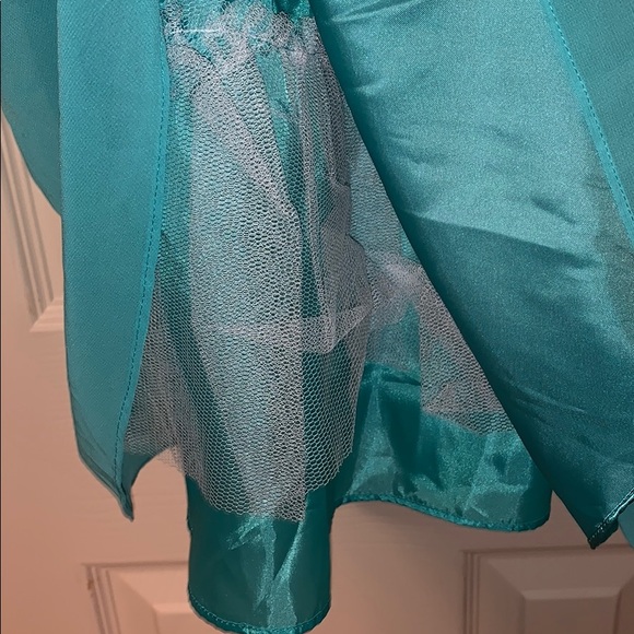 Bee Darlin Size 6 Short Formal Dress - Picture 6 of 6